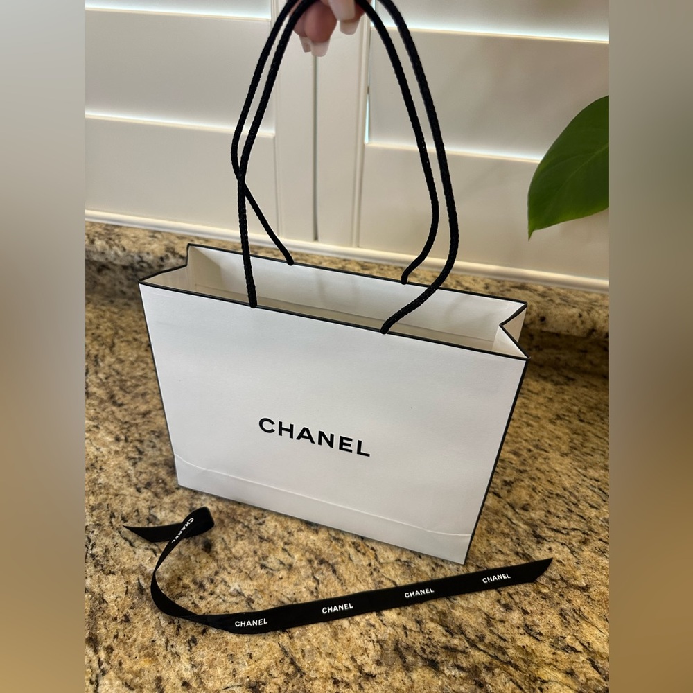Small Chanel Shopping Bag with Insert Sleeve and Ribbon – Gift Packaging